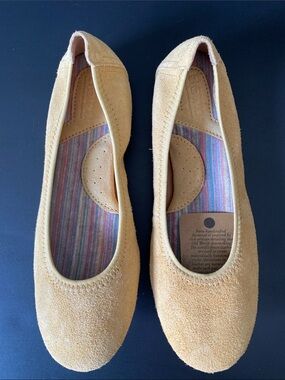 Born Suede Leather Ballet Flats Yellow Mustard Size 6.5